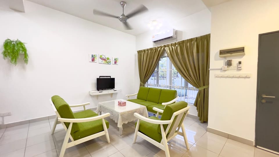 Communal lounge/ TV room, Living room, Seating area