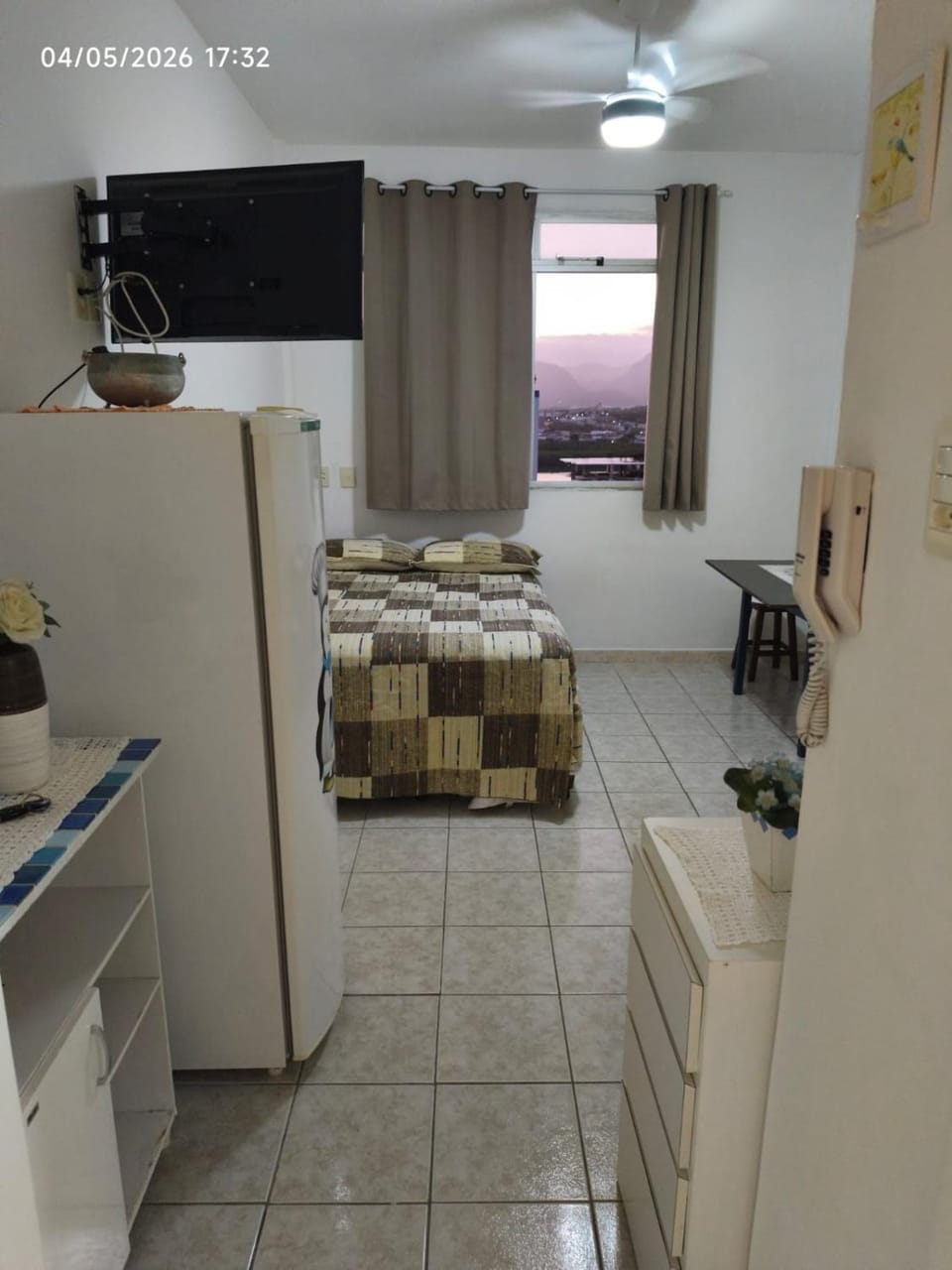 Bed, Photo of the whole room, Dining area, Bedroom