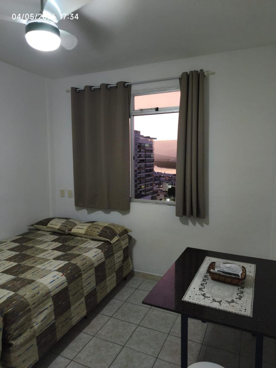 Bed, Dining area