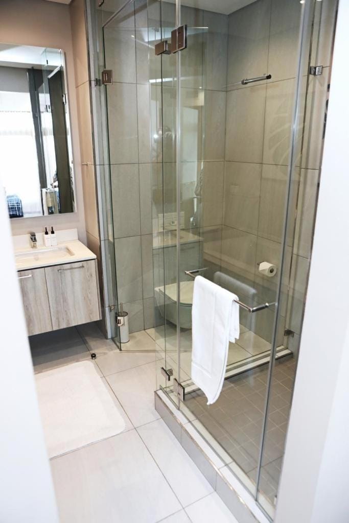 Menlyn Trilogy - 2 Bedroom & Great Views - No Loadshedding Apartment in Pretoria