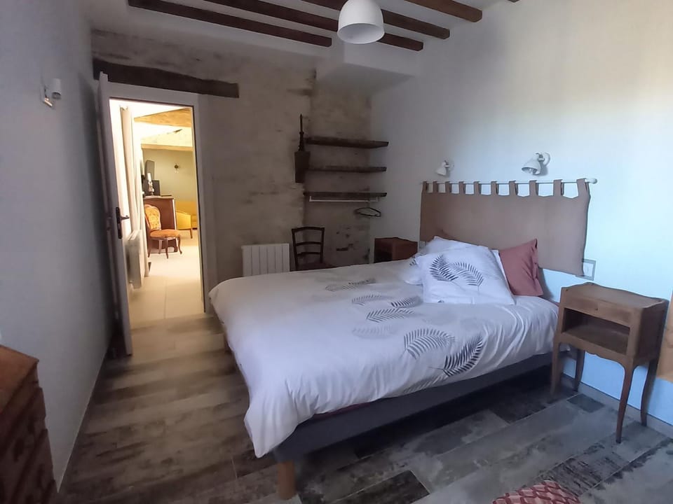 Gîte rénové avec piscine chauffée et jardin clos, à proximité des plages et de la campagne bio. - FR-1-426-531 House in Pays de la Loire