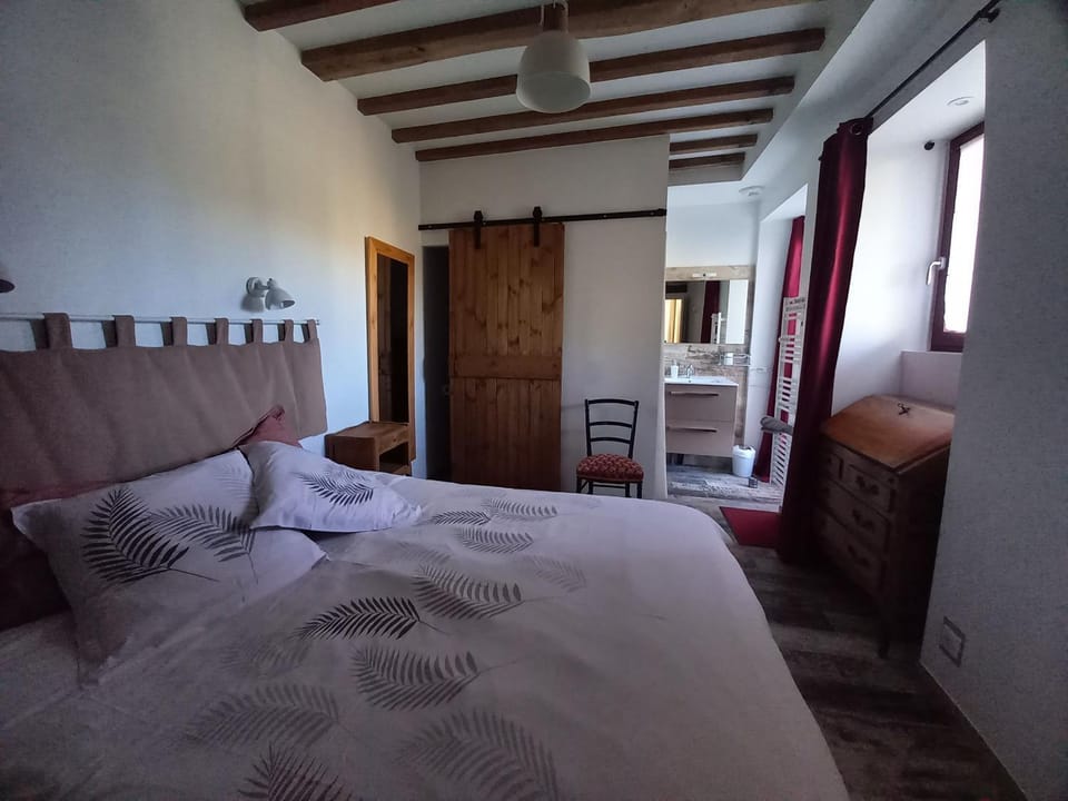 Gîte rénové avec piscine chauffée et jardin clos, à proximité des plages et de la campagne bio. - FR-1-426-531 House in Pays de la Loire
