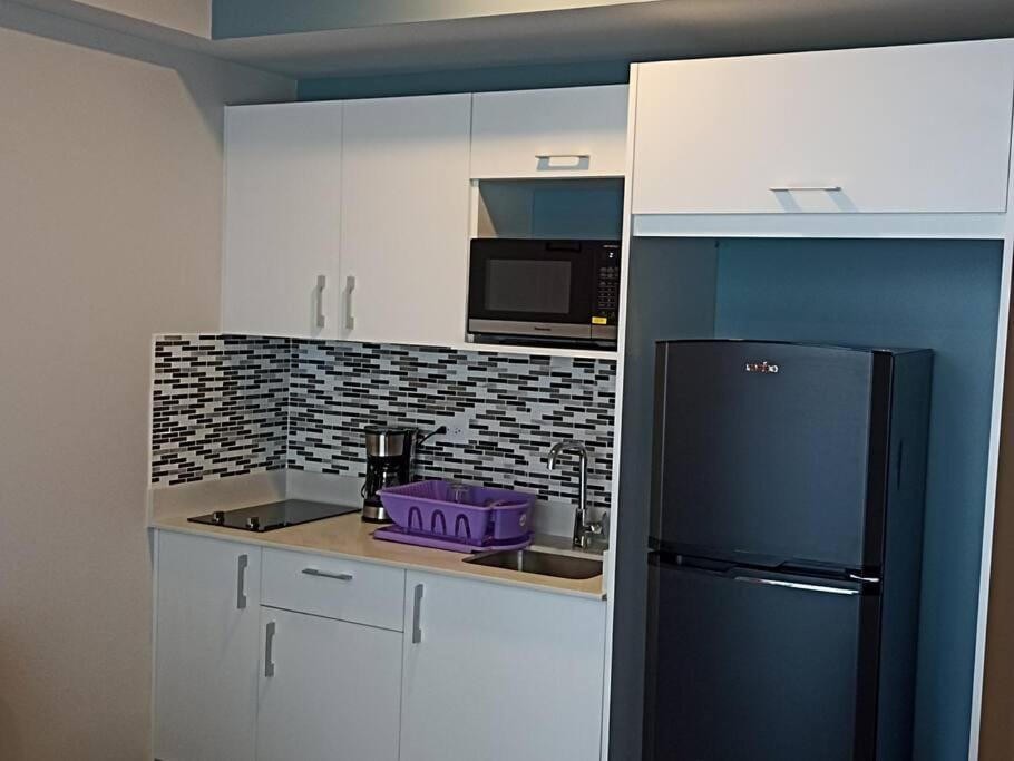 Kitchen or kitchenette, oven