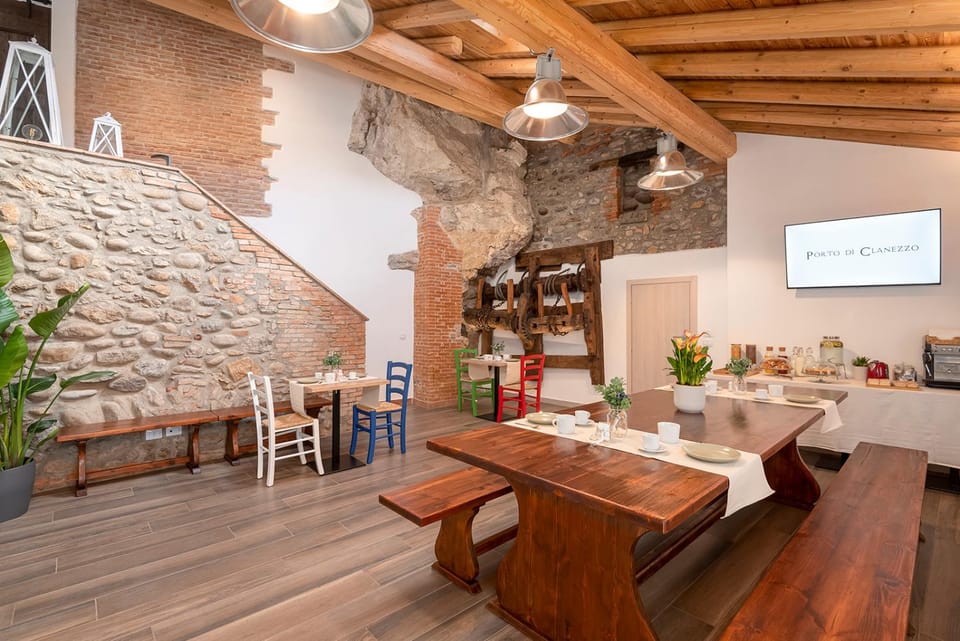 Communal lounge/ TV room, Breakfast