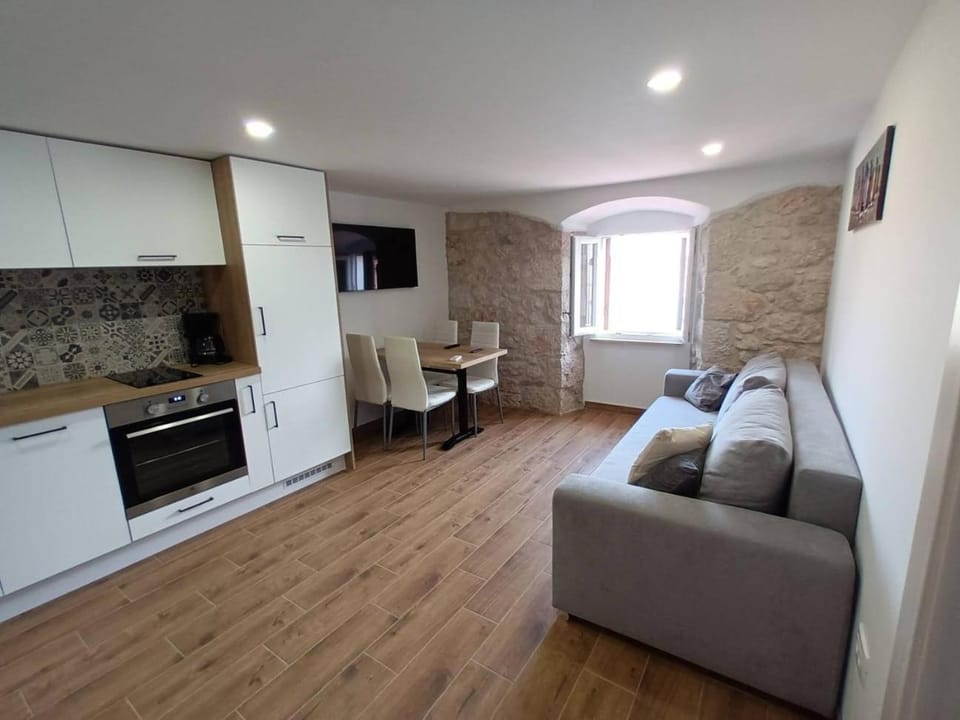 Living room, Seating area, air conditioner