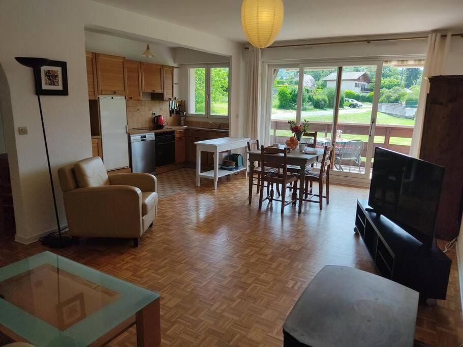 Bel appartement au calme à 5 minutes du village Apartment in Menthon-Saint-Bernard