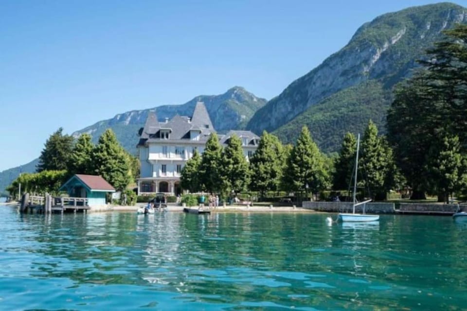 Bel appartement au calme à 5 minutes du village Apartment in Menthon-Saint-Bernard