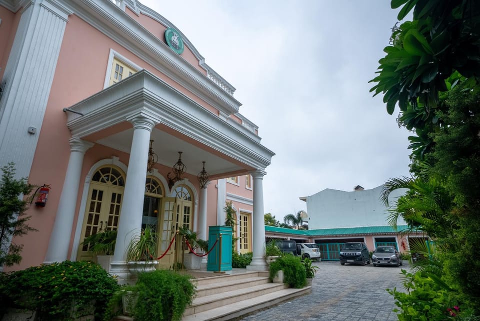 Facade/entrance