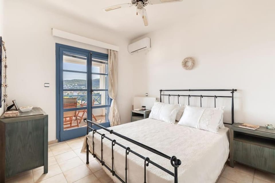 Bedroom, air conditioner