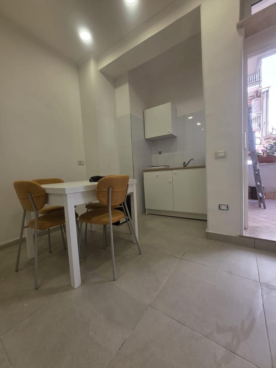 Kitchen or kitchenette, Living room, Seating area, Dining area, minibar, stove