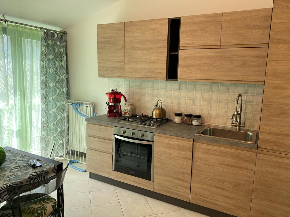 Kitchen or kitchenette, pet friendly, stove