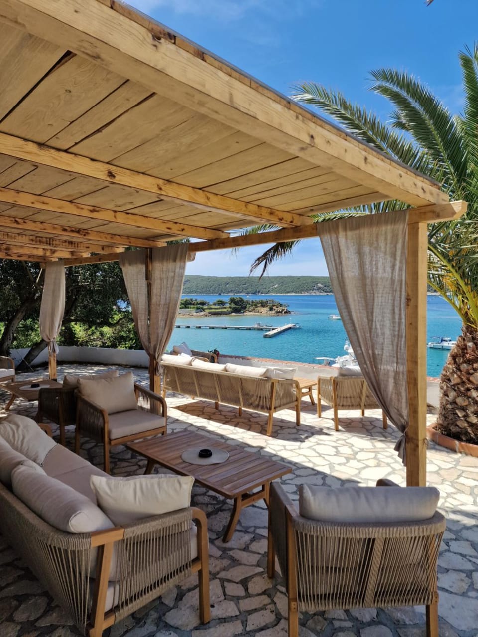 Apartments by the Beach with Pool and Lounge Beds - Miral Apartments Apartment hotel in Supetarska Draga