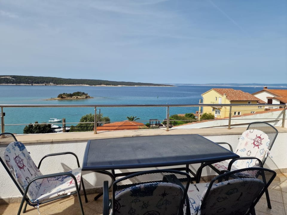 Apartments by the Beach with Pool and Lounge Beds - Miral Apartments Apartment hotel in Supetarska Draga
