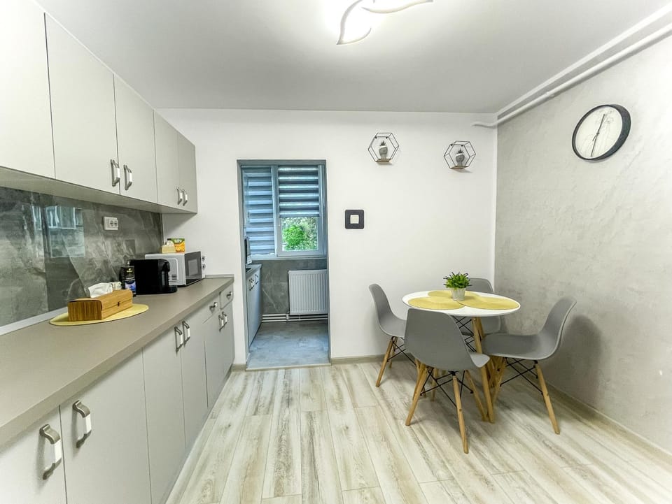 Coffee/tea facilities, Kitchen or kitchenette, Dining area, minibar, pet friendly, stove