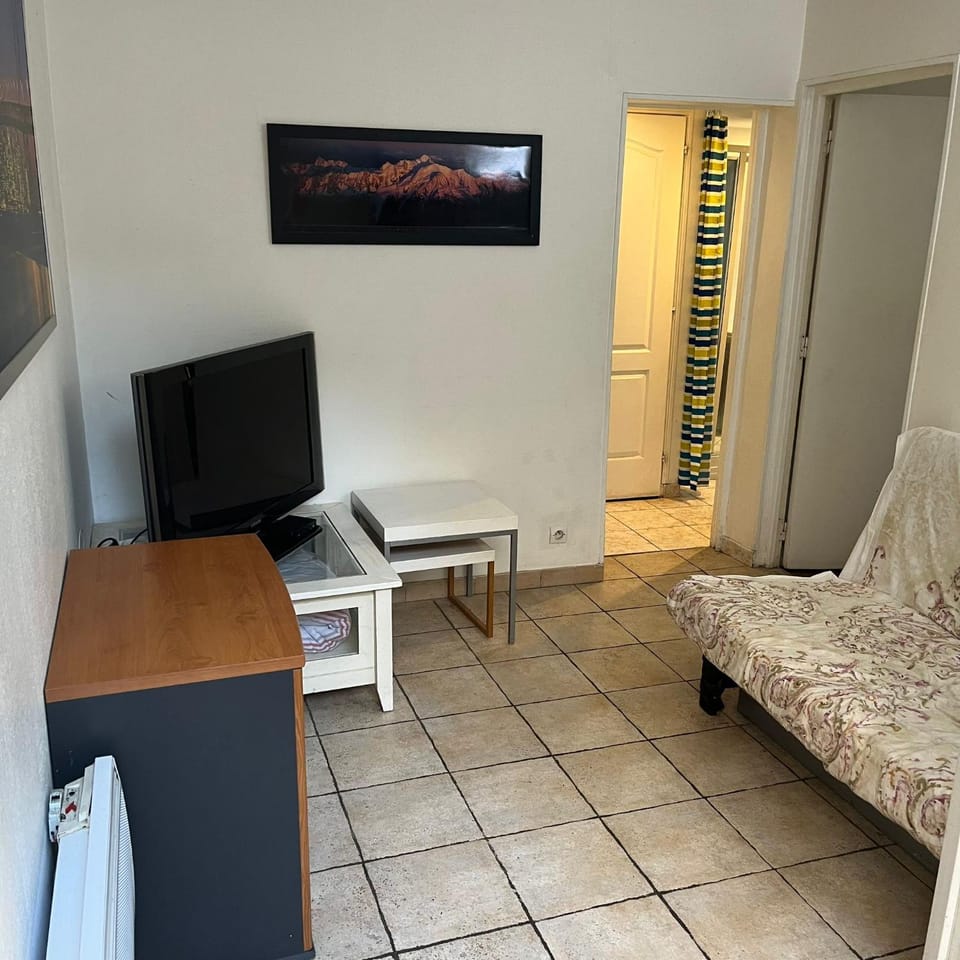 Studio Metro BERAULT et RER VINCENNES Apartment in Vincennes