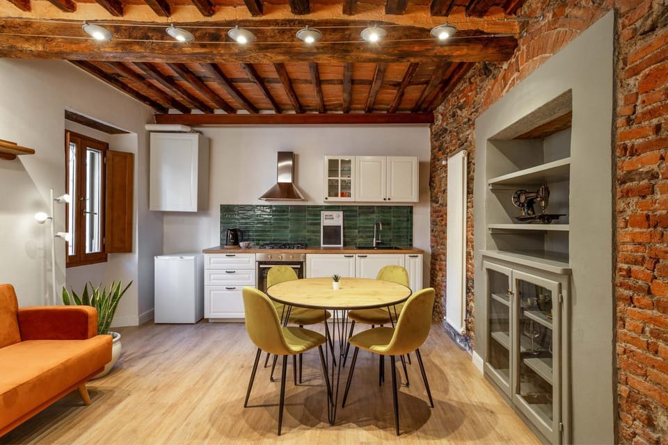 Kitchen or kitchenette, Living room, Seating area, Dining area, pet friendly