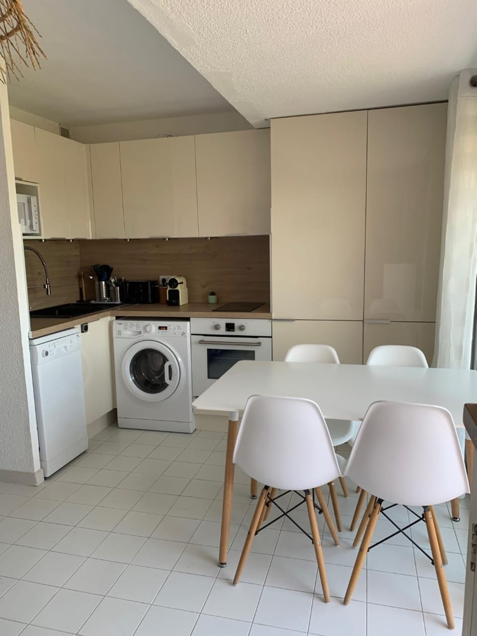 Kitchen or kitchenette, Dining area, dishwasher, minibar, pet friendly, stove, toaster, washing machine