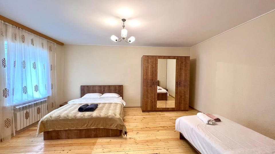 Bed, Massage, Bedroom, Family