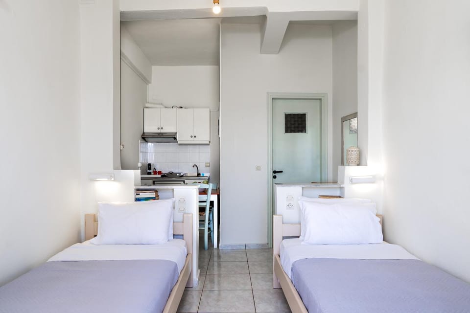 Bedroom, kitchen