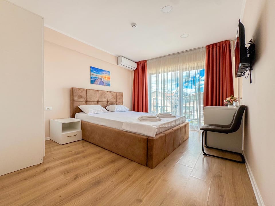 Bed, Photo of the whole room