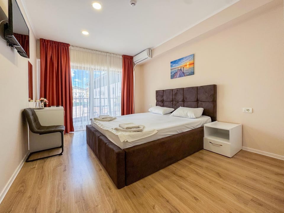Bed, TV and multimedia, Photo of the whole room, towels, air conditioner