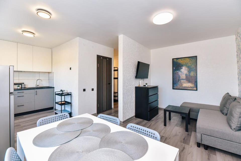 Kitchen or kitchenette, Living room, Seating area, Dining area