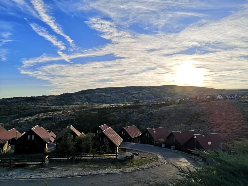 Day, Natural landscape, Garden, View (from property/room), Balcony/Terrace, Garden view, Landmark view, Mountain view, Street view, Sunrise, Sunset, Quiet street view
