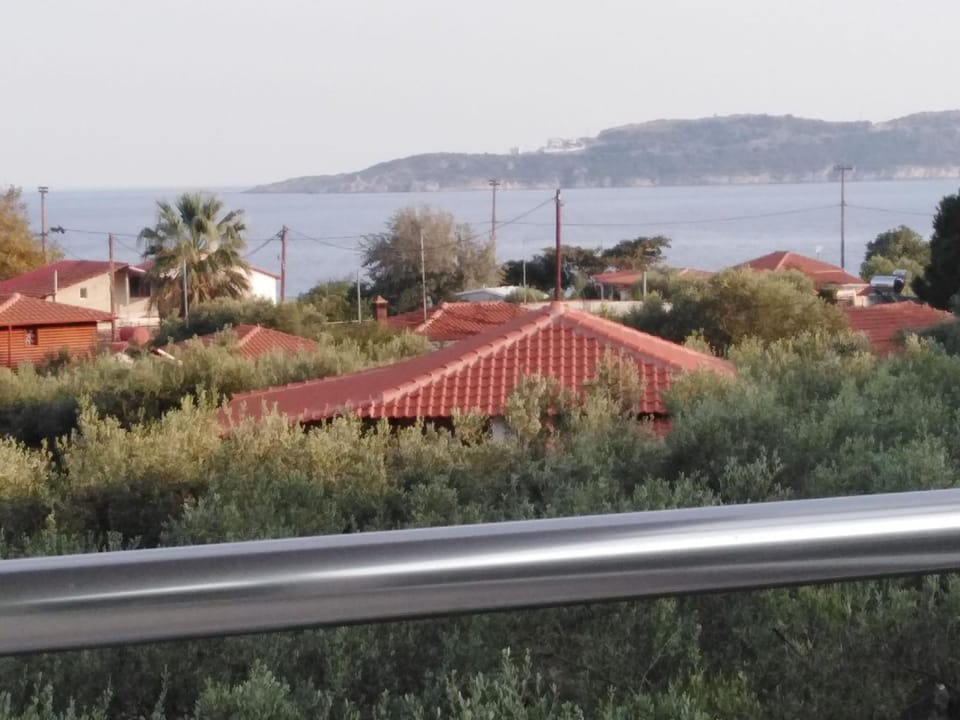 Day, Neighbourhood, Natural landscape, Lake view, Mountain view, Sea view
