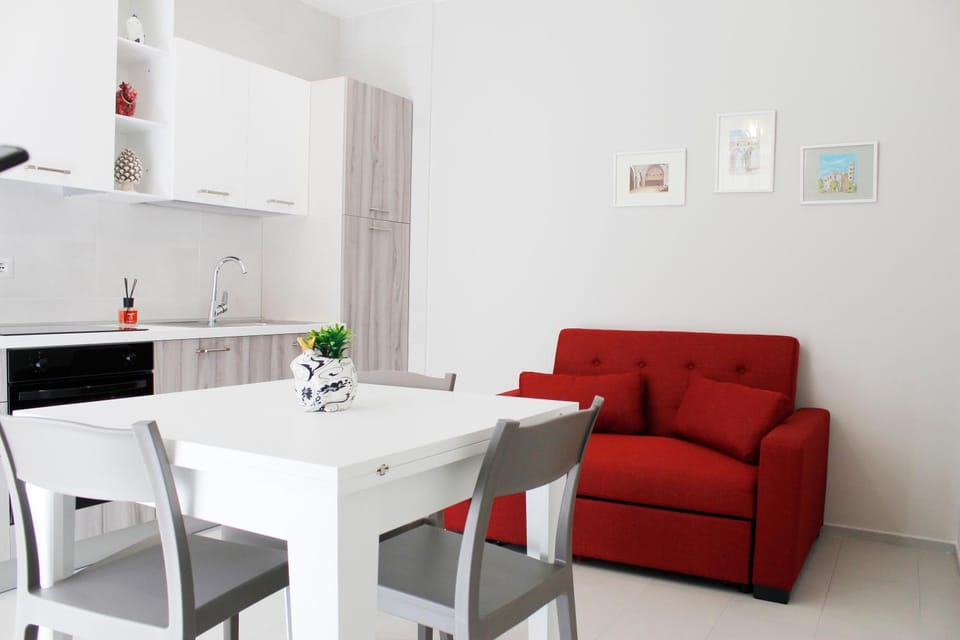 Kitchen or kitchenette, Living room, Seating area, Dining area, pet friendly, stove