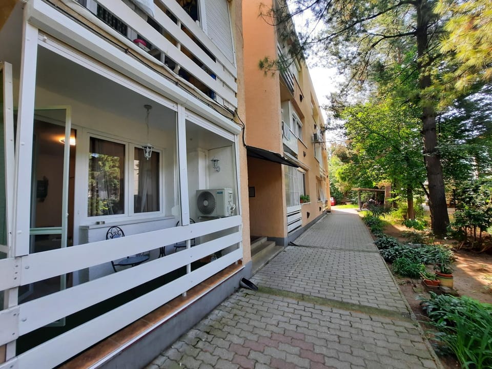 Property building, Balcony/Terrace, Garden view
