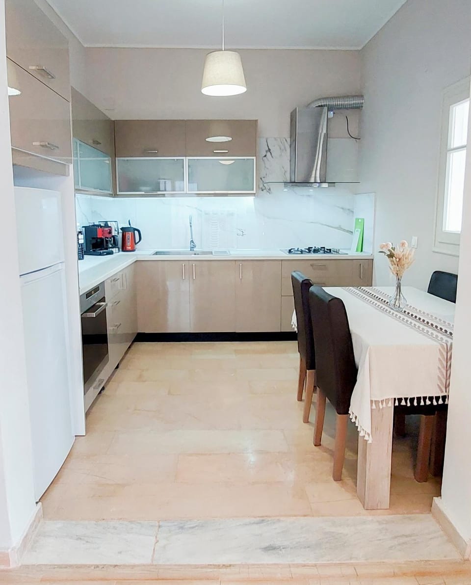 Dining area, kitchen