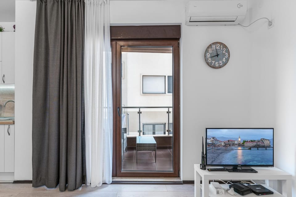 TV and multimedia, hair dresser, air conditioner