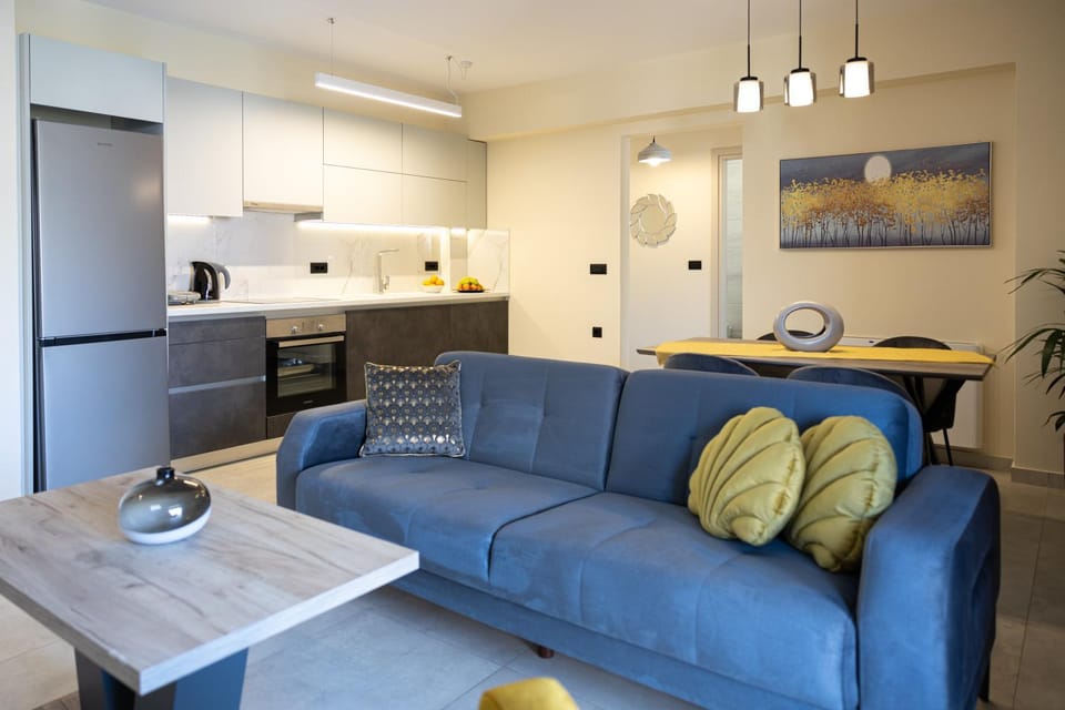 Living room, Dining area, kitchen