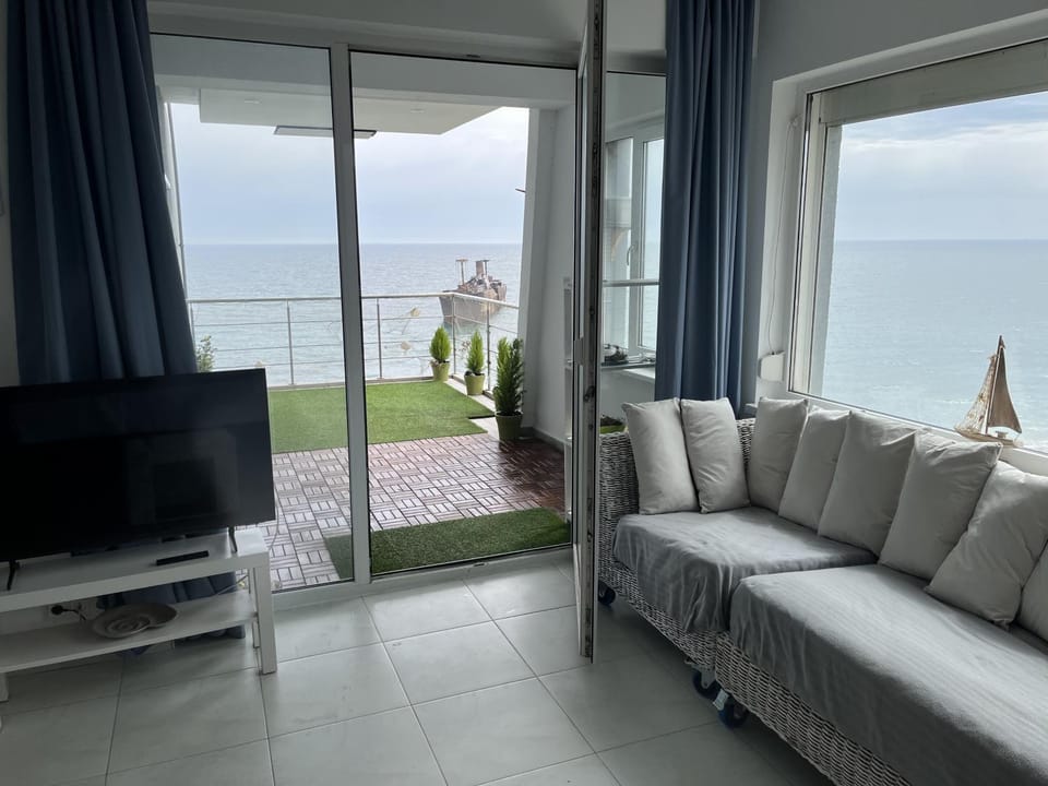 Natural landscape, TV and multimedia, View (from property/room), Balcony/Terrace, Balcony/Terrace, Living room, Sea view, Sea view