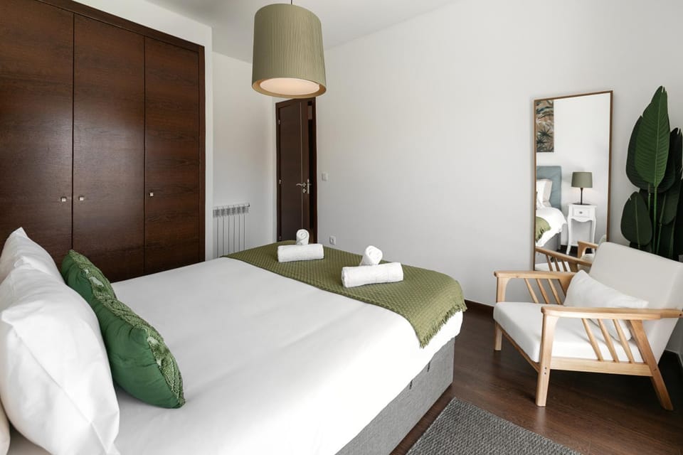 Bed, Photo of the whole room, Bedroom, towels, wardrobe