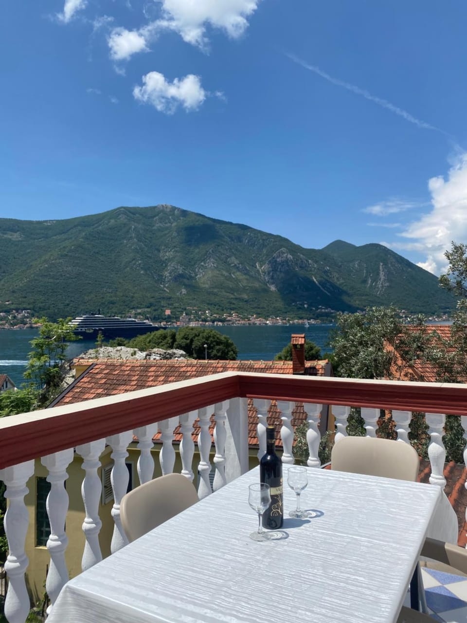 Natural landscape, View (from property/room), Balcony/Terrace, Dining area, Mountain view, Sea view