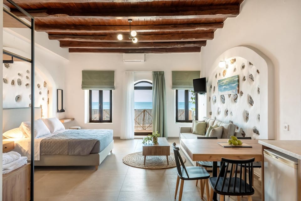 Bed, Living room, Photo of the whole room, Seating area, Bedroom