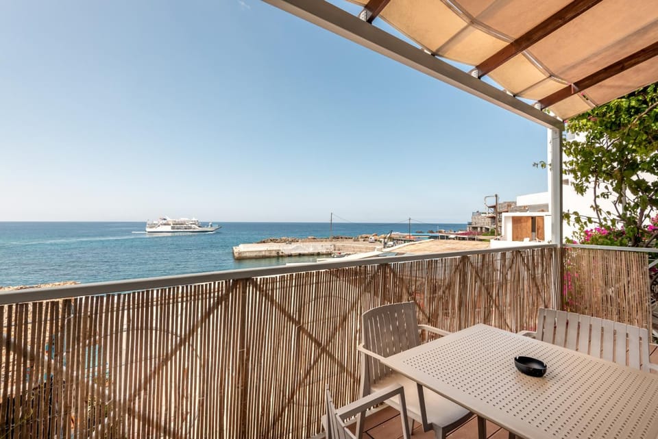 Patio, View (from property/room), Balcony/Terrace, Dining area, Sea view