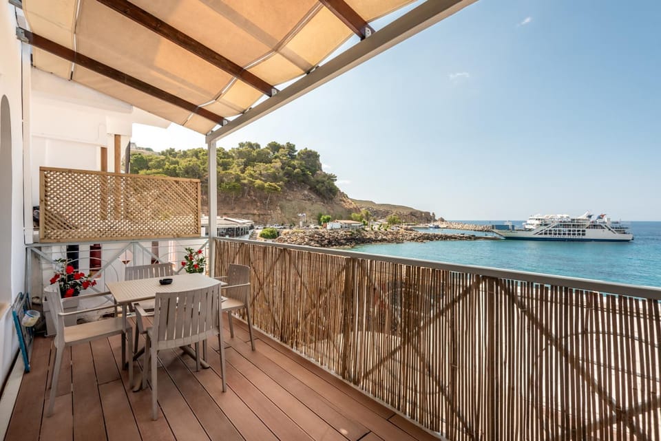 Patio, View (from property/room), Balcony/Terrace, Dining area, Beach, Sea view