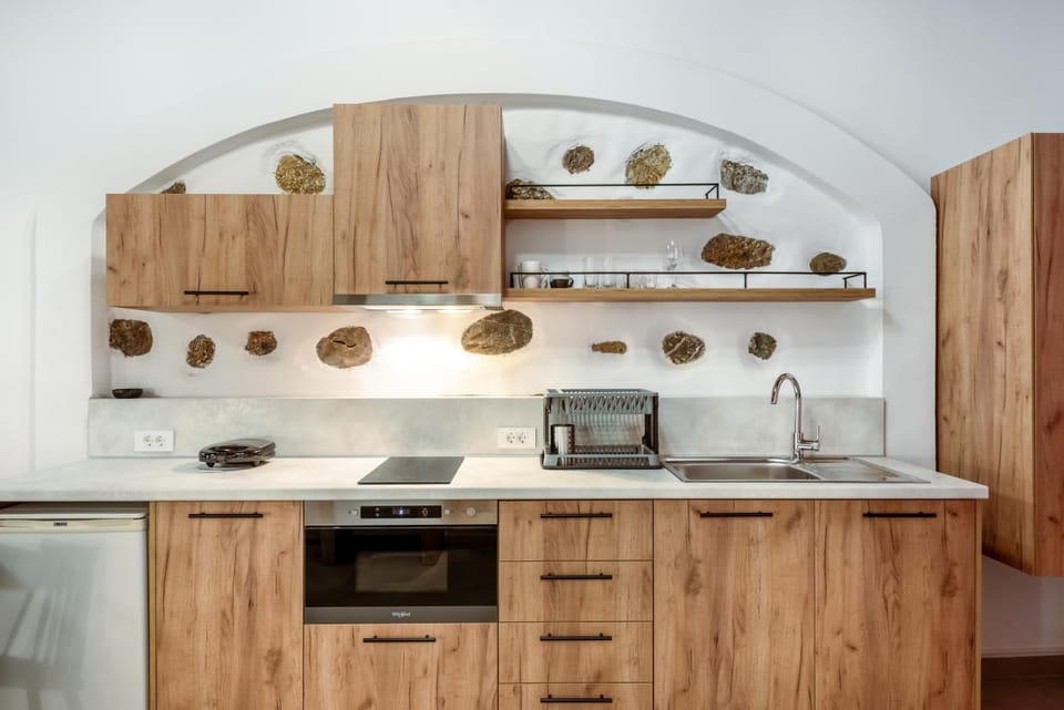 Coffee/tea facilities, pet friendly, stove, toaster