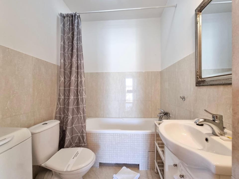 Bathroom, Bath