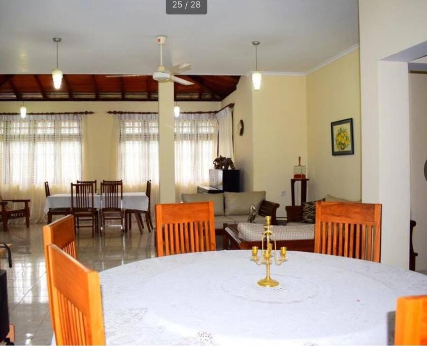 Seating area, Dining area