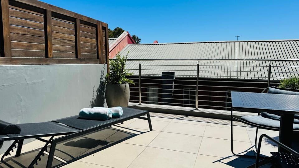 Balcony/Terrace, sunbed