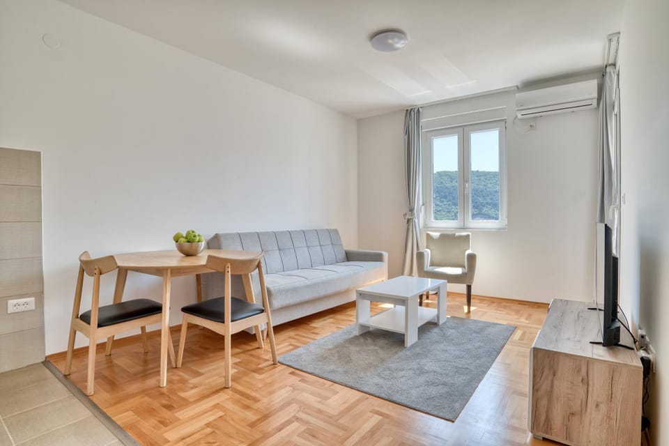 TV and multimedia, Living room, Dining area