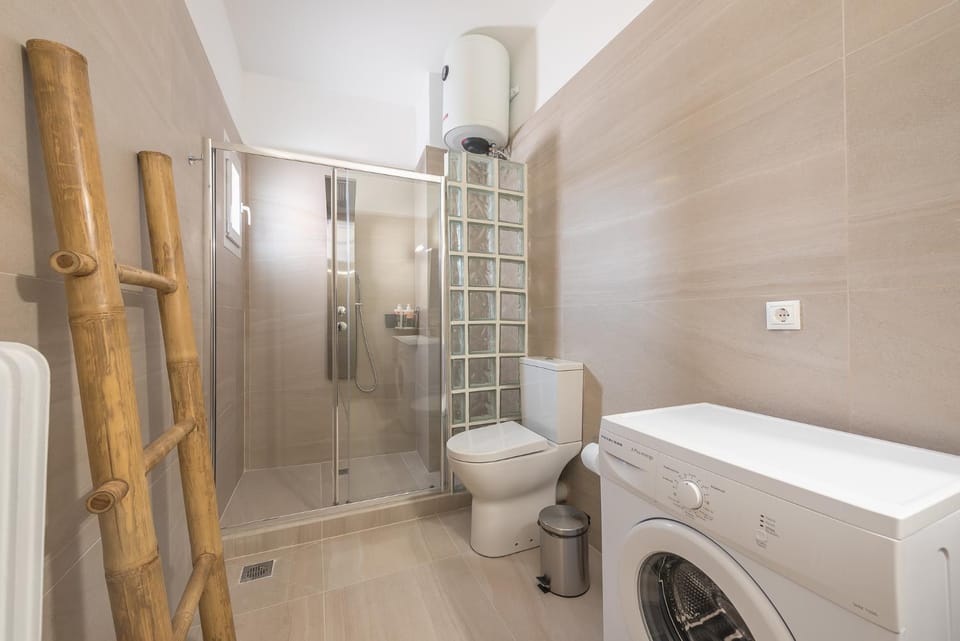 Shower, Toilet, Bathroom, washing machine