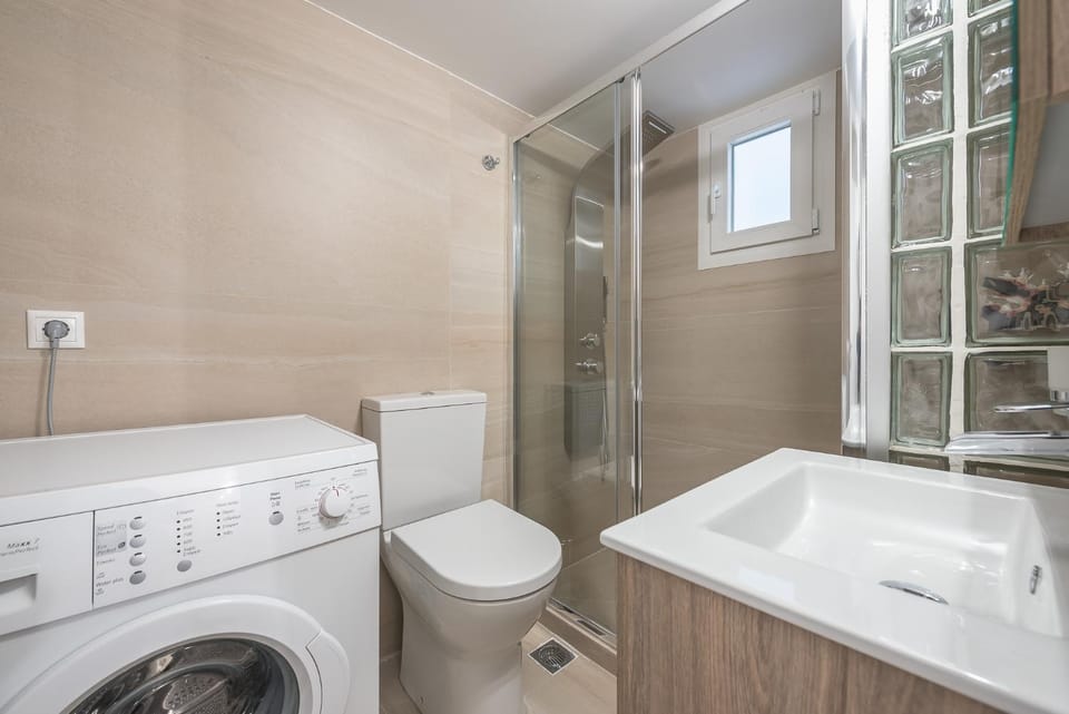 Shower, Toilet, Bathroom, washing machine