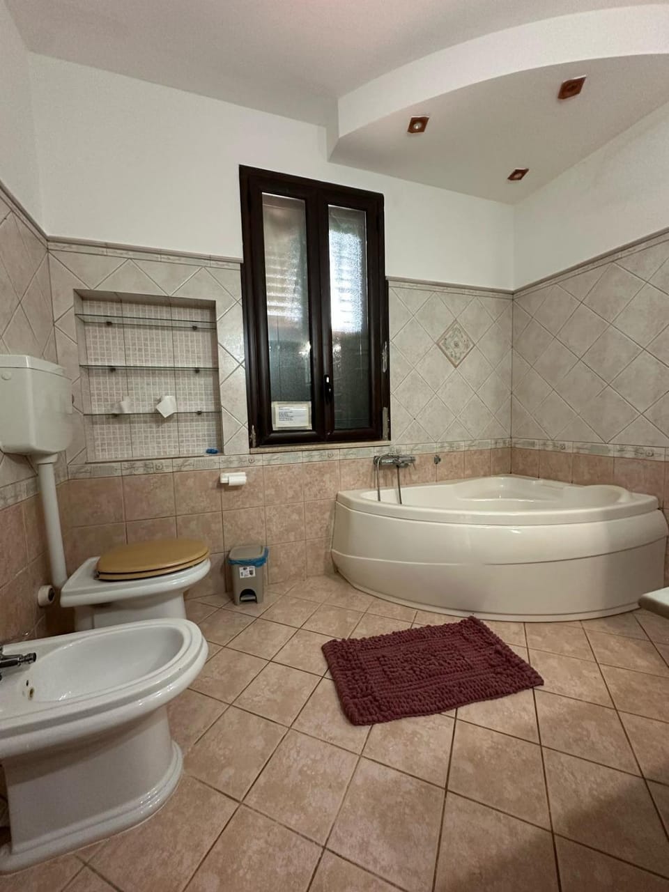 Shower, Toilet, Bathroom, Bath, bidet, towels