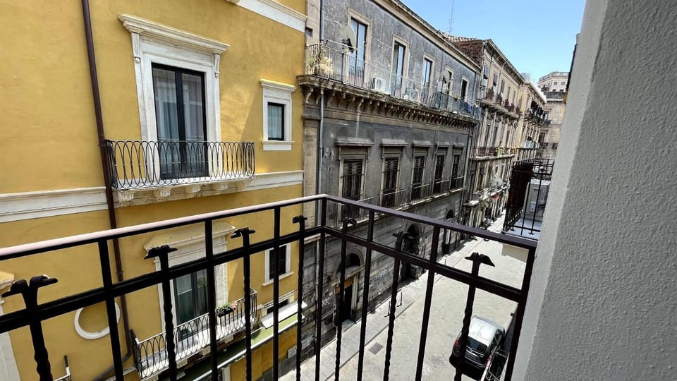 Neighbourhood, Balcony/Terrace, Street view