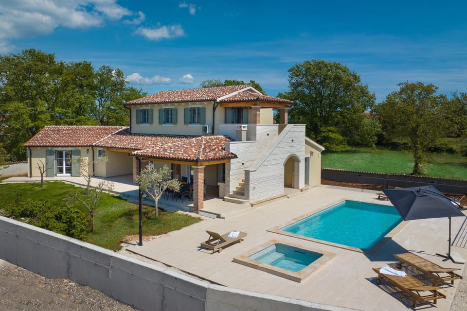 Villa in Kavran Villa in Istria County
