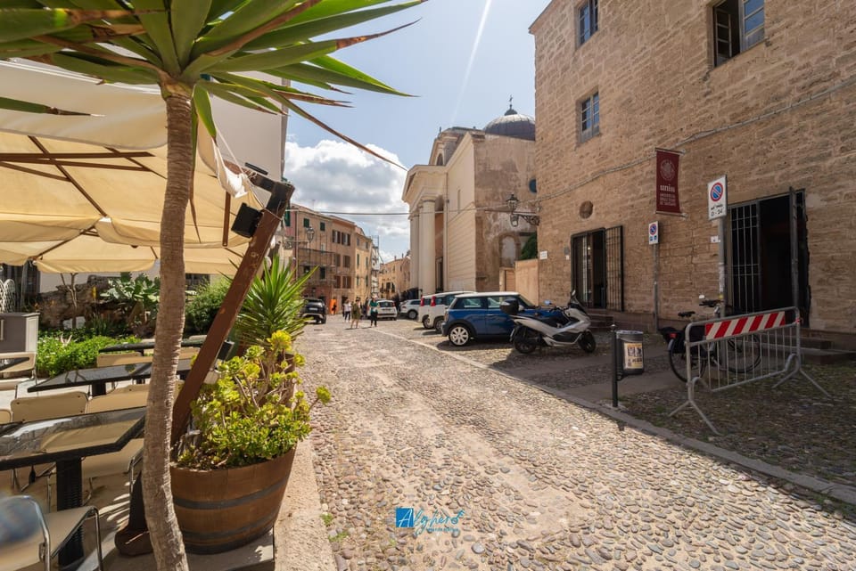 Property building, Day, Neighbourhood, City view, Street view, Location, Parking
